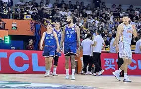 包含亚冠国际比赛日再迎强敌，山东男篮战术微调，主帅态度——悬念犹存，年轻球员得到机会的词条