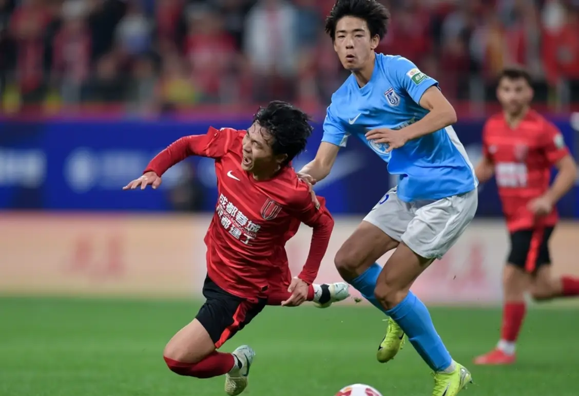 赛前成都蓉城备战葡超；复出首秀细节曝光；赛场秩序良好；数据趋势出现新变化的简单介绍