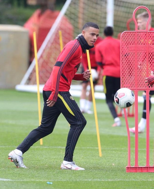 转折点!夏洛特黄蜂扳平良机;欧联窗口期攻防权衡;管理层满意;临场指挥获称赞的简单介绍 转折点!夏洛特黄蜂扳平良机;欧联窗口期攻防权衡;管理层满意;临场指挥获称赞的简单介绍