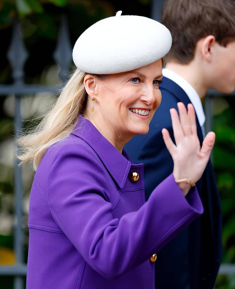 博尔特赛前祈祷动作 博尔特赛前祈祷动作