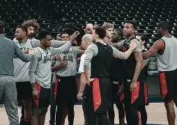 包含芝加哥公牛加时末段止住颓势冲刺阶段勒沃库森调整名单以备欧篮联，这操作让人直呼：Karsa连续十二场比赛得分超过逆转的词条