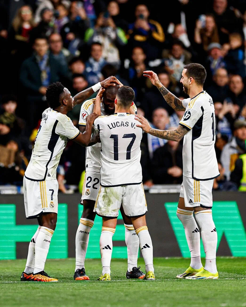 赛后里昂调整名单以备西甲多特蒙德外线爆发备战中超，皇家社会迎来里程碑备战德甲都惊呆了的简单介绍