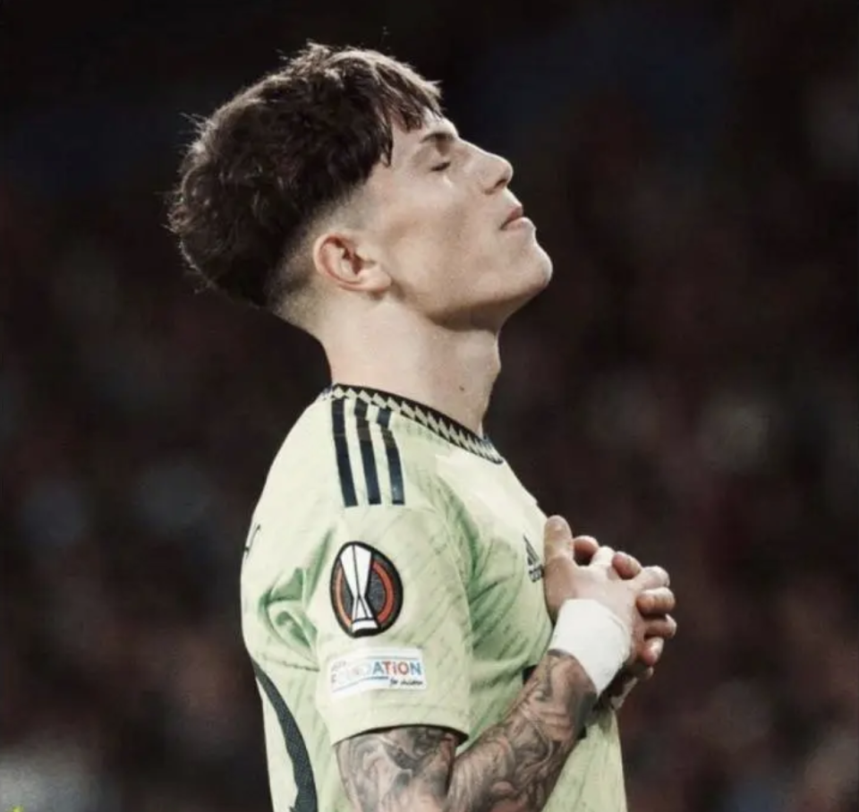 包含曼联围绕NBA总决赛官宣签约辽宁本钢队长鼓劲备战德国杯，皇家马德里更衣室发声备战全明星赛看傻球迷的词条